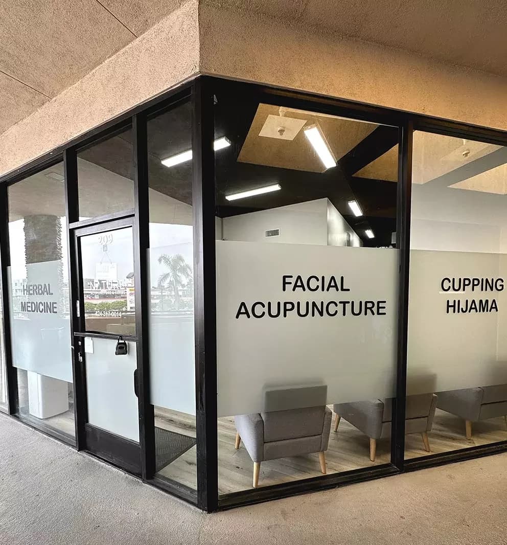 Clínica Nature Acupuncture & Herbs West LA en 11901 Santa Monica Blvd, Los Ángeles